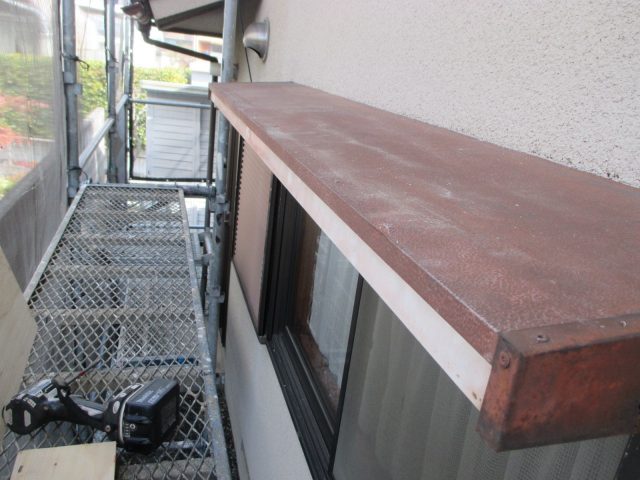 播磨町の修理を行う金属庇